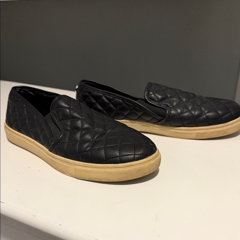 Steve Madden Black Quilted Loafers